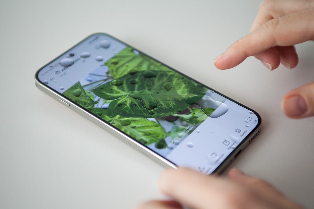 Еще одна приятная особенность – экран Huawei nova 15 Max остается послушным даже с мокрыми пальцами.