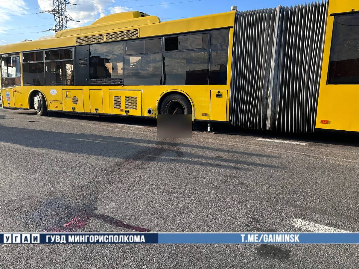 В Минске автобус насмерть задавил водителя