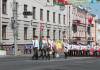 улица Советская (от площади Восстания до площади Ленина) 10.0 Шествие ветеранов, трудящихся и творческой молодежи площадь Труда 10.15 Торжественный митинг, церемония возложения венков и цветов к Вечному огню у братской могилы советских воинов и подпольщиков площадь Ленина 10.0- 23.00 Выставка техники предприятий, организаций 10.40 Торжественное открытие праздника и церемония чествования лиц, удостоенных почетного звания «Человек года». 12.0- 22.00 Концертная программа творческих коллективов города Гомеля 22.0- 22.55 Концертная программа с участием группы «Дрозды» 22.55 Общереспубликанская акция «Споем гимн вместе» 23.0 Праздничный фейерверк сквер имени Кирилла Туровского 10.0 Интерактивная выставочная экспозиция учреждений образования и ГУ «Сеть публичных библиотек города Гомеля» сквер имени А.А.Громыко 10.0 Интерактивные игровые площадки учреждений образования «Страна детства». Экспозиция предприятий, организаций районов города Гомеля, посвященная Году белорусской женщины 21.0- 22.00 Кинотеатр под открытым небом. Просмотр фильма «В зоне особого внимания» Киевский спуск 10.0 Выставка-продажа ремесленников • • I •. , ЖЕЛЕЗНОДОРОЖНЫЙ РАЙОН ГОРОДА ГОМЕЛЯ Площадка на каскаде озер по улице Озерной - проспекту Космонавтов, 70 Площадка возле ДК Костюковка (ул.Незалежности,2а) НОВОБЕЛИЦКИЙ РАЙОН ГОРОДА ГОМЕЛЯ Площадка у прихода храма Грузинской иконы Божьей Матери СОВЕТСКИЙ РАЙОН ГОРОДА ГОМЕЛЯ Площадка у Гомельского государственного технического университета имени П.О.Сухого (пр.Речицкий) ЦЕНТРАЛЬНЫЙ РАЙОН ГОРОДА ГОМЕЛЯ Площадка у Ледового дворца (улица Мазурова, ПО) 18.00-23.00 Районные праздники 22.55 Общереспубликанская акция «Споем гимн вместе» 23.0 Праздничные фейерверки