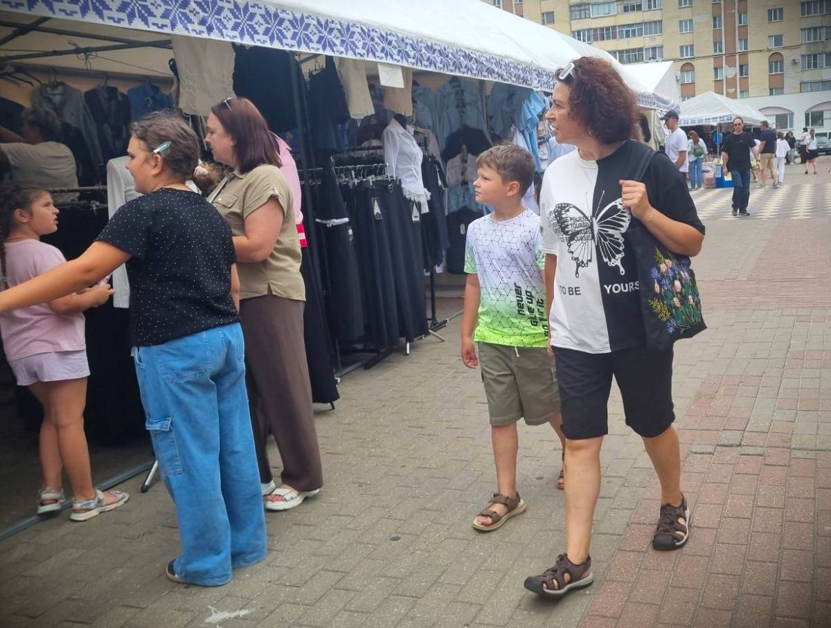 Рынок, секонд-хенд и маркетплейс: где выгоднее собрать ребенка в школу?