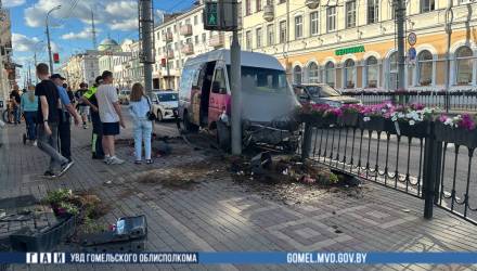 В Гомеле в KIA подрезало маршрутку – есть пострадавшие