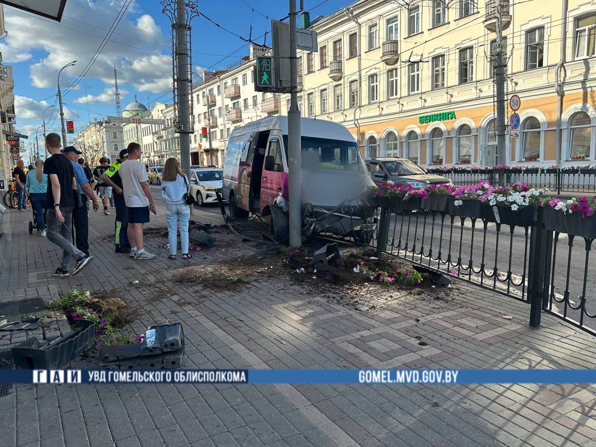 В Гомеле в KIA подрезало маршрутку – есть пострадавшие