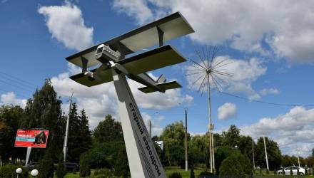 В Гомеле на Старом Аэродроме самолет вернули на постамент
