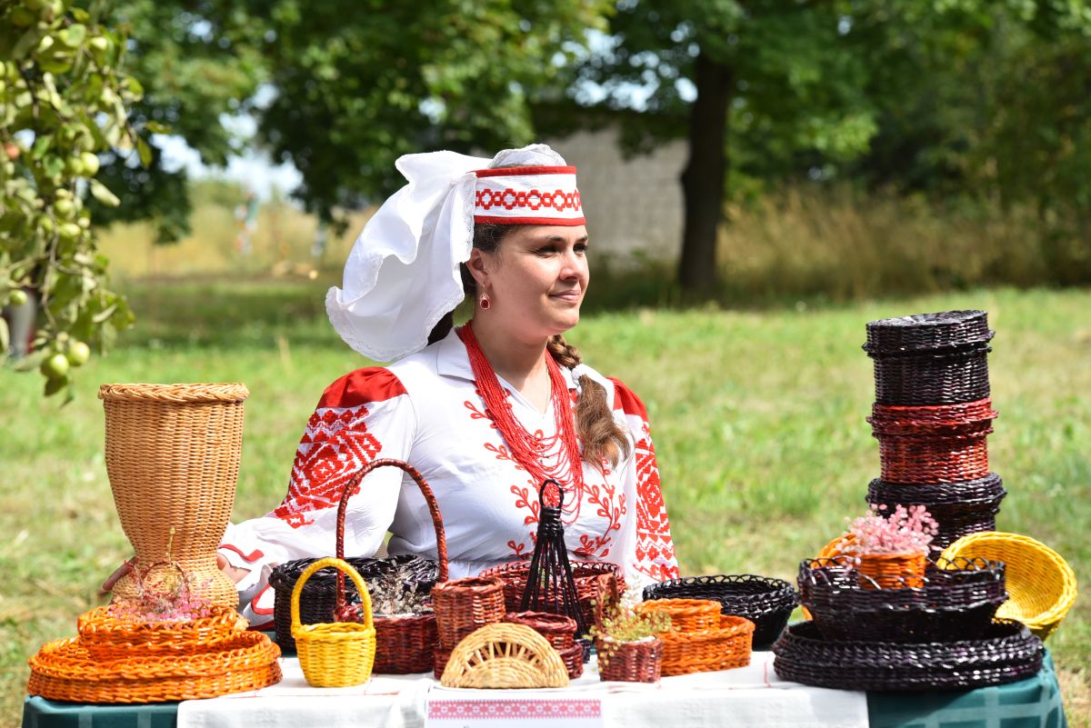 Из глубинки с любовью: фоторепортаж с фестиваля ткачества в Неглюбке