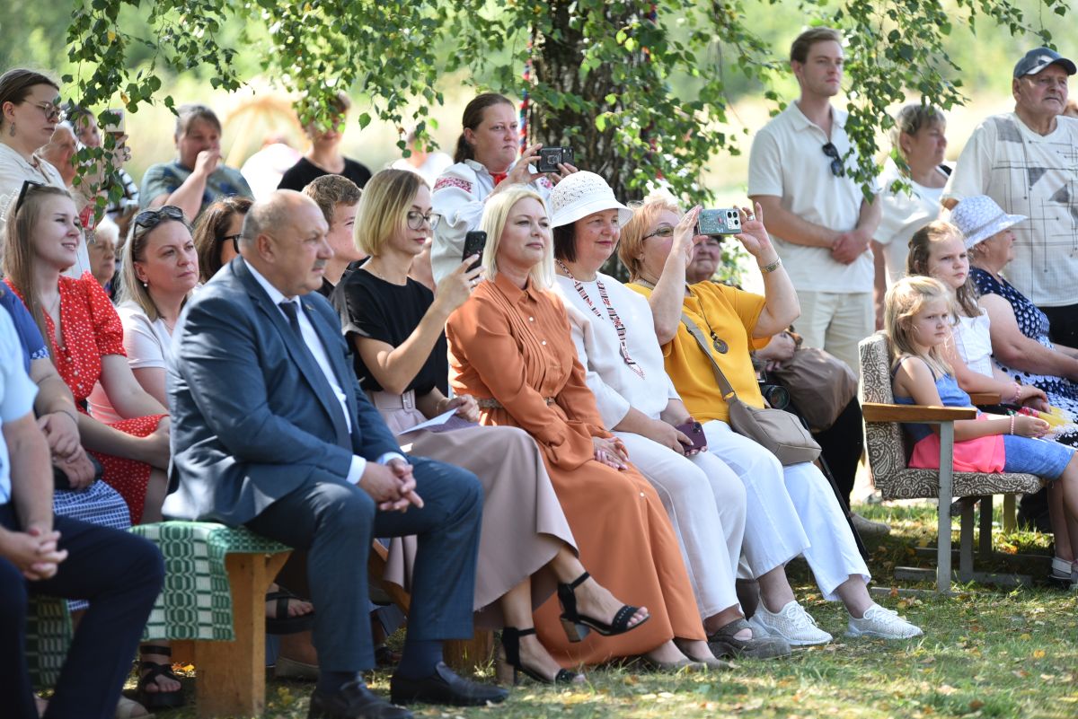 Из глубинки с любовью: фоторепортаж с фестиваля ткачества в Неглюбке