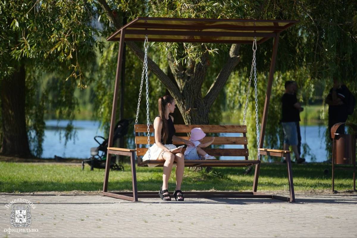 В Гомеле благодаря гражданским инициативам благоустроили зону отдыха и построили площадку для выгула животных
