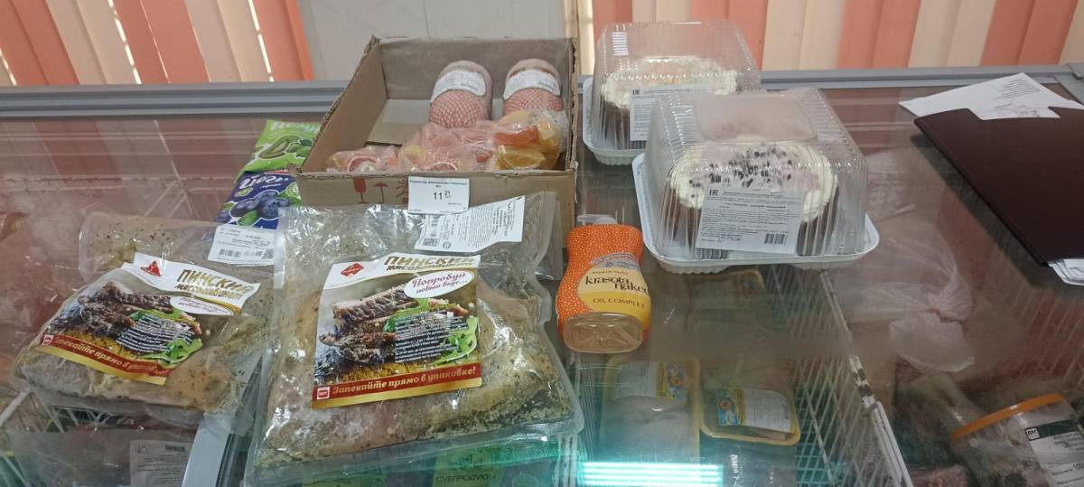 Просроченное мясо и гнилые фрукты. КГК проверил сельские магазины Гомельщины