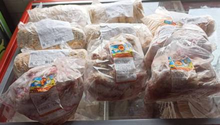 Просроченное мясо и гнилые фрукты. КГК проверил сельские магазины Гомельщины