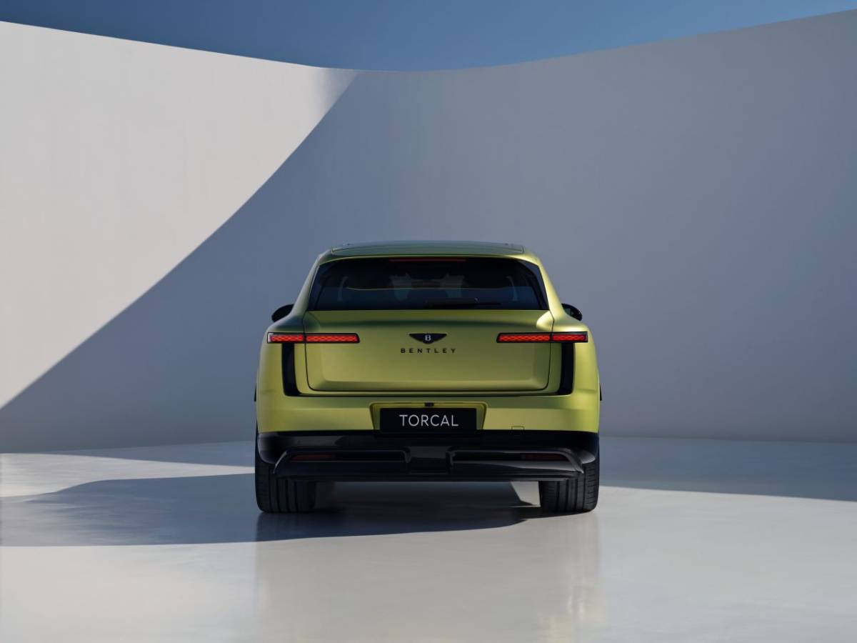 Bentley представила свой первый электромобиль