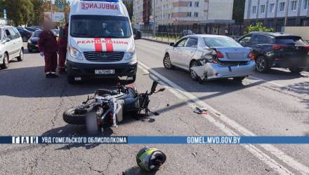 Разворот не туда. В Гомеле в ДТП с Toyota пострадала мотоциклистка