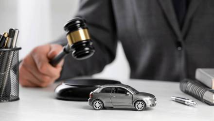 В Житковичах автомобиль алиментщика продали с аукциона для погашения долга