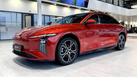В Беларусь приехал электрический лифтбек Forthing S7 EVO. Названы цены