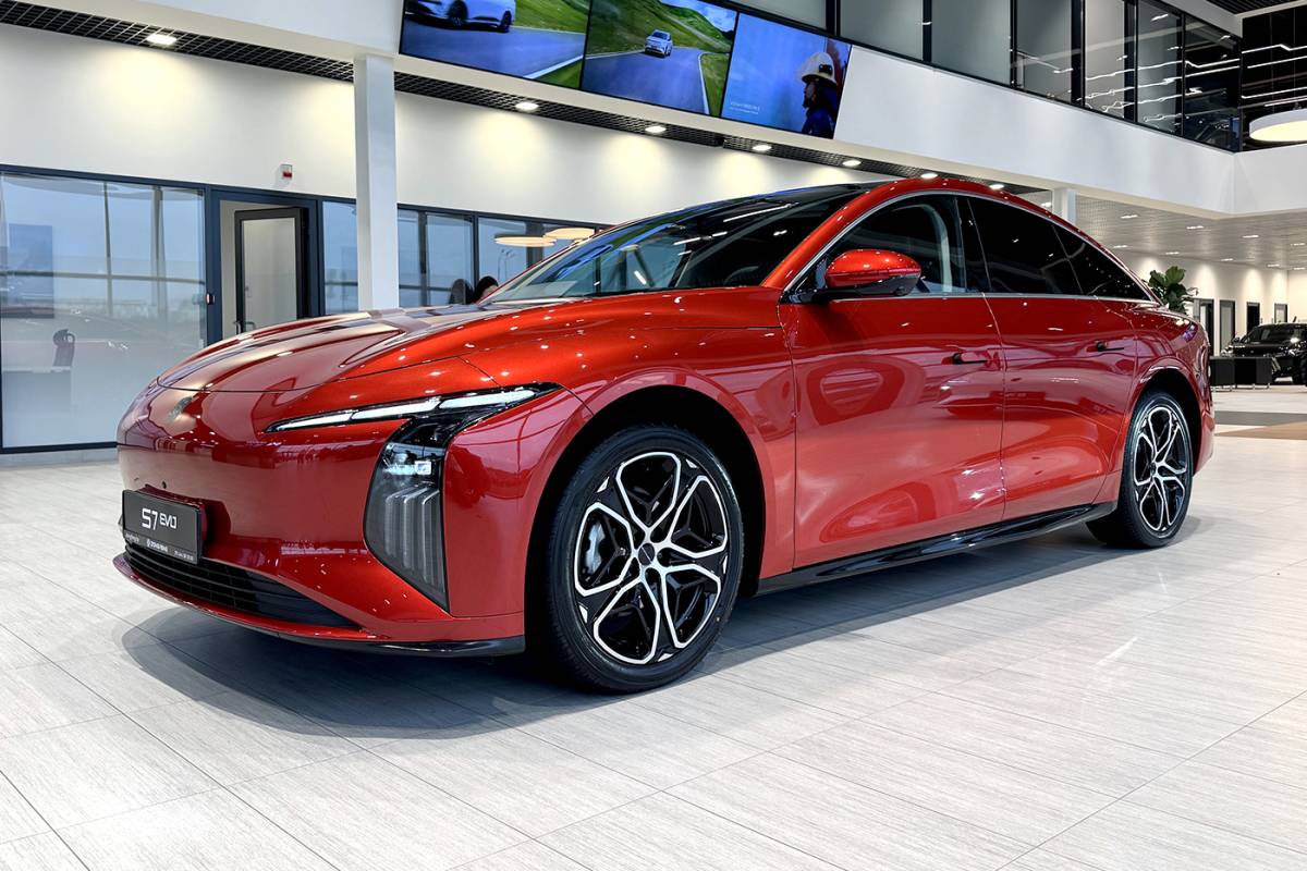 В Беларусь приехал электрический лифтбек Forthing S7 EVO. Названы цены