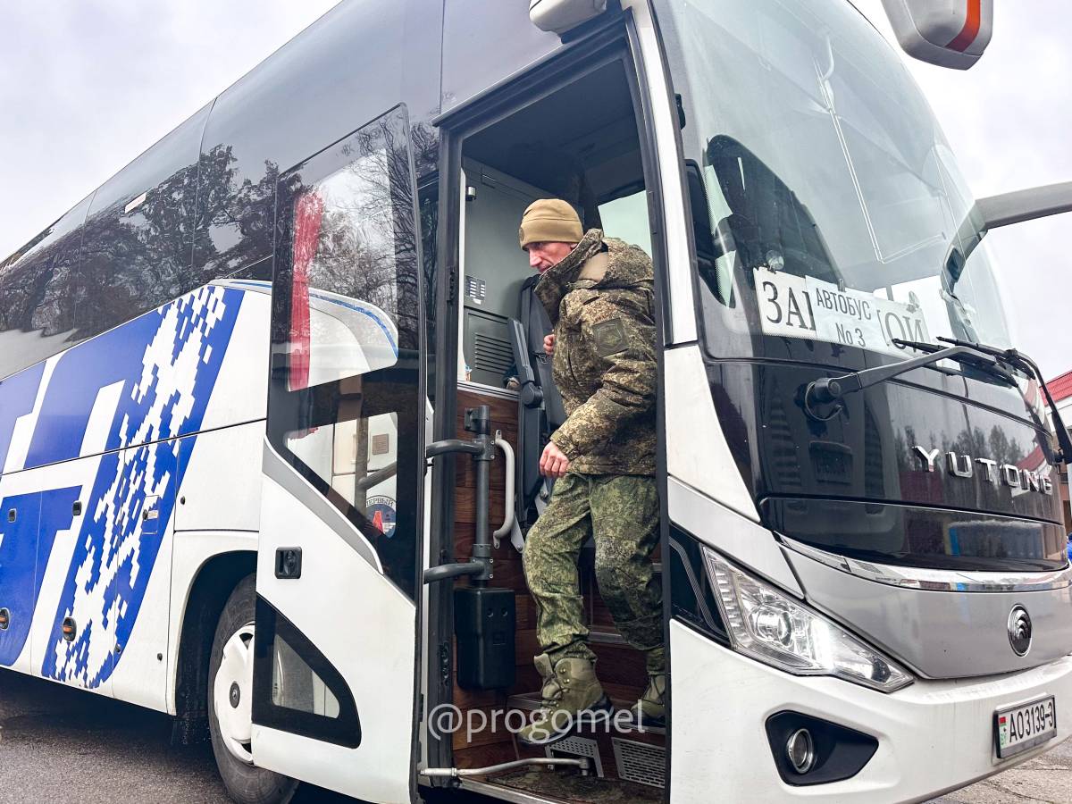«Говорил же, что вернусь». Репортаж с приграничья, где произошел крупнейший обмен российских и украинских военнопленных
