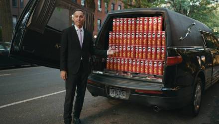 Pringles разыгрывает запас чипсов на 200 лет среди желающих захоронить свой прах в их фирменной банке