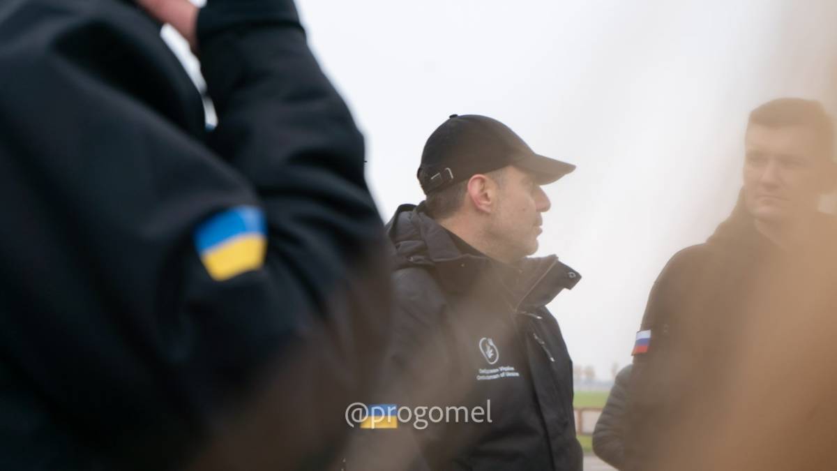 В гомельском аэропорту приземлились три самолета с эвакуированными жителями Алешек