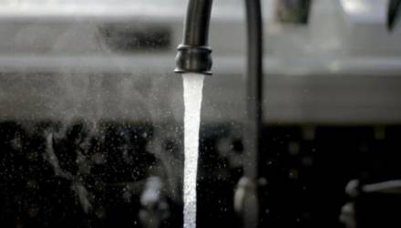 В Водоканале объяснили, почему после ремонта на Староволотовской вода пахнет хлором