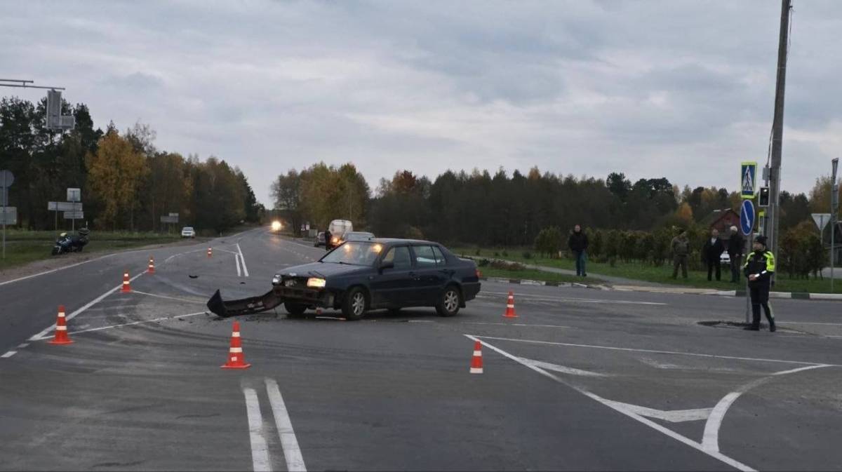 В Житковичах столкнулись автомобиль и мотоцикл